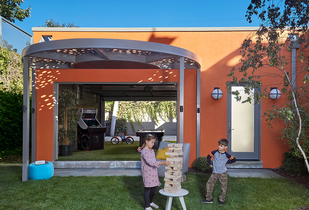 curved_pergola_on_the_606_header