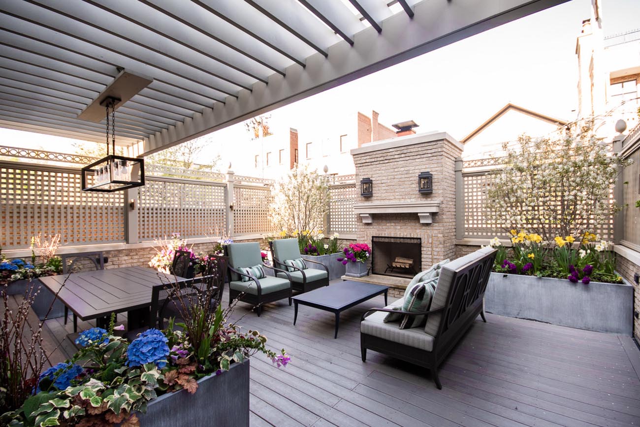 Thinking Of Investing In A Roof Deck How To Get The Maximum Roi Chicago Roof Deck Garden 