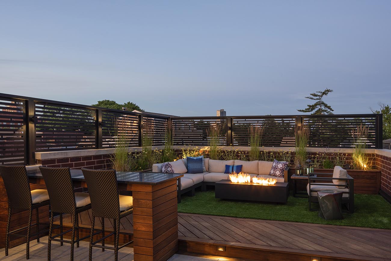 Chicago Roof Deck Blog Trends for Outdoor Spaces in Chicago for the Fall of 2021