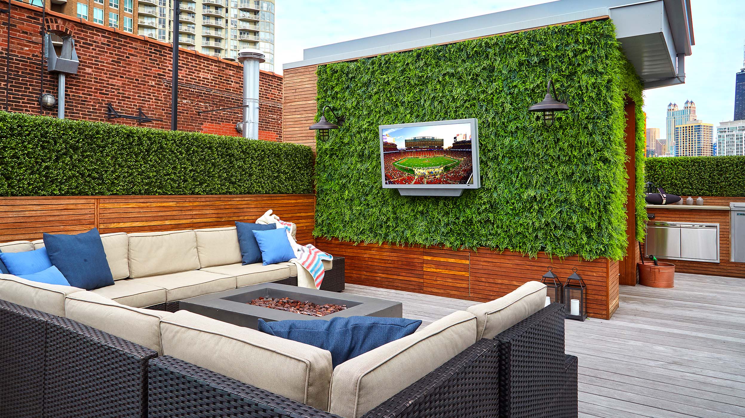 Chicago Roof Deck Green Wall Main Photo