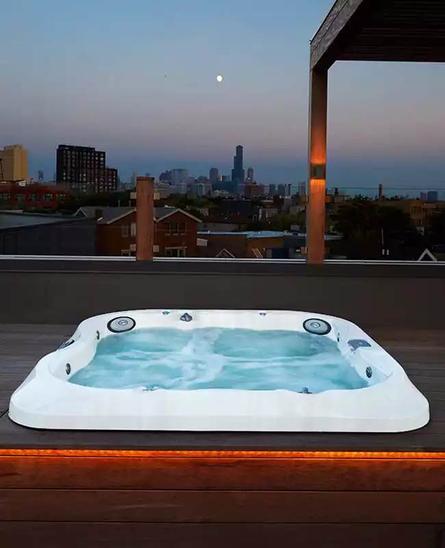 Chicago Roof Deck Team Outdoor Hot Tub 