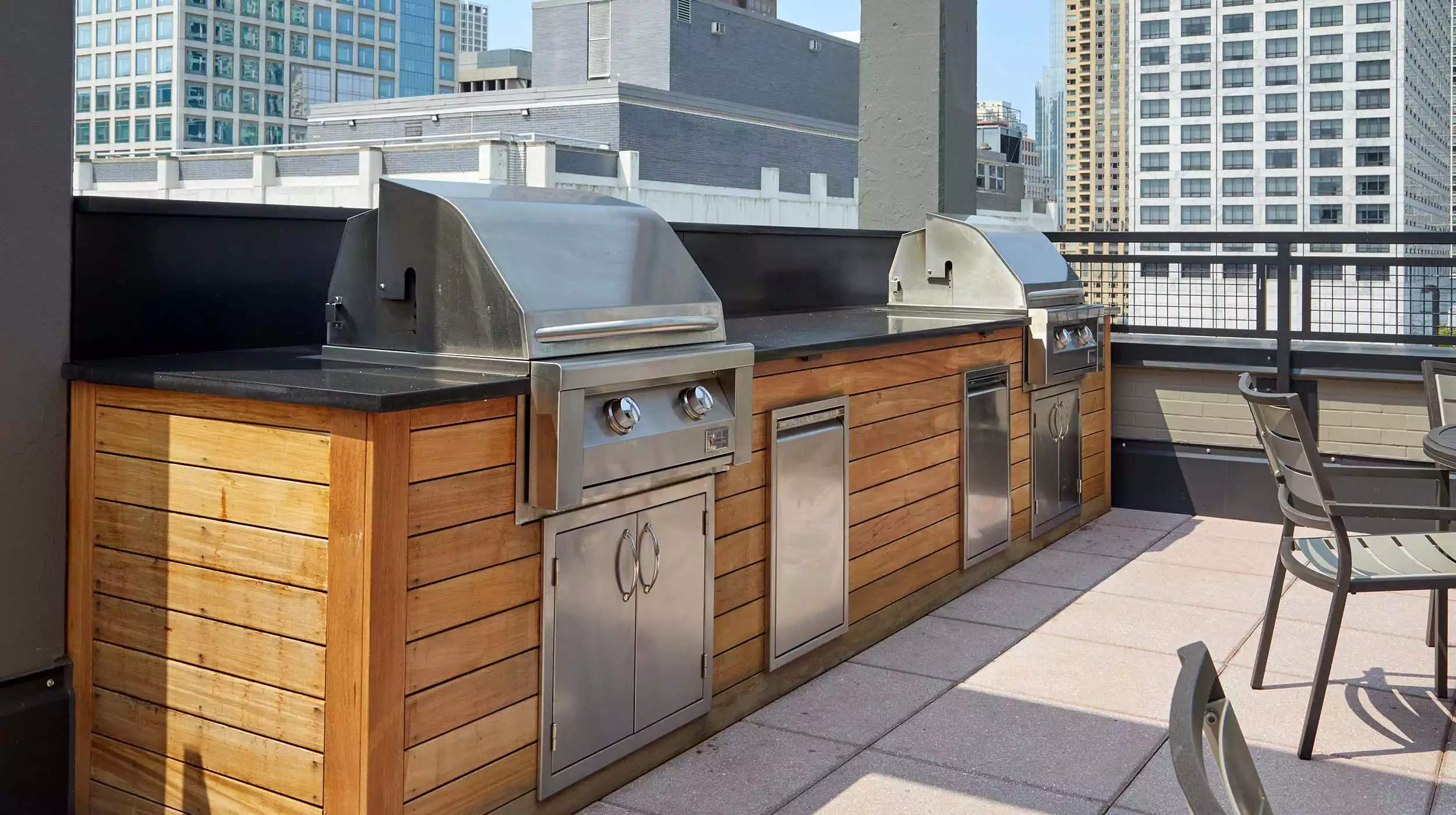 Chicago Roof Deck Projects Chestnut Terrace ▹ Photo 3