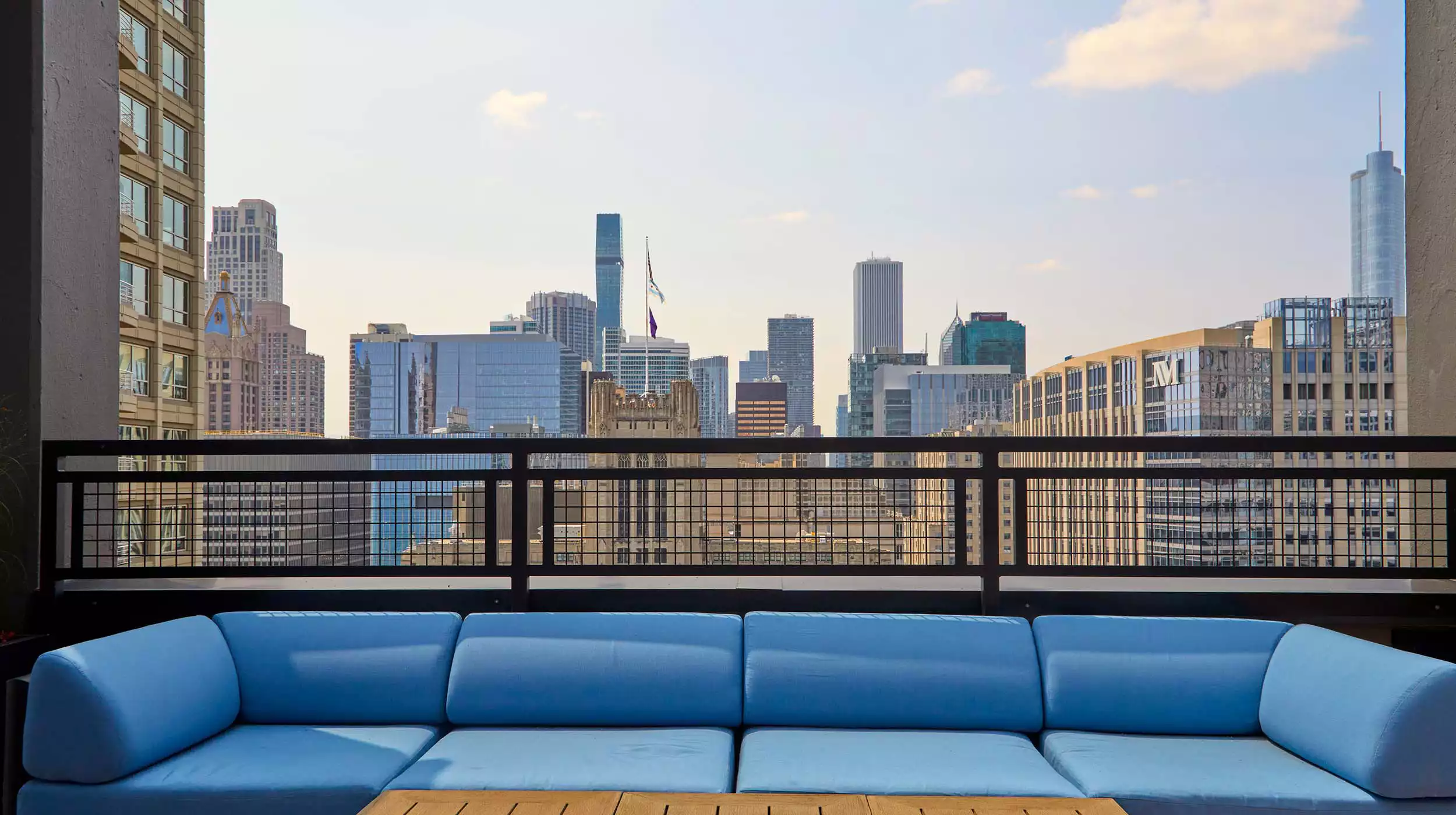 Chicago Roof Deck Chestnut Terrace ▹ 