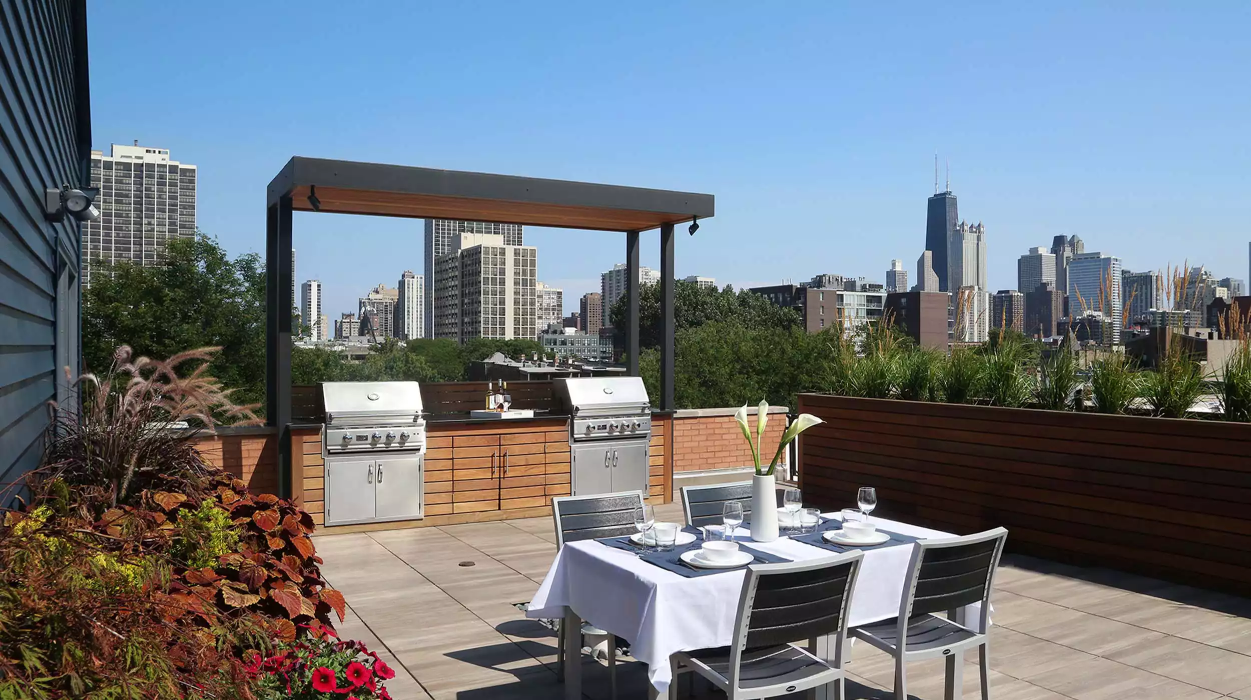 Chicago Roof Deck Projects Wood Grain Warmth in Old Town Photo 3