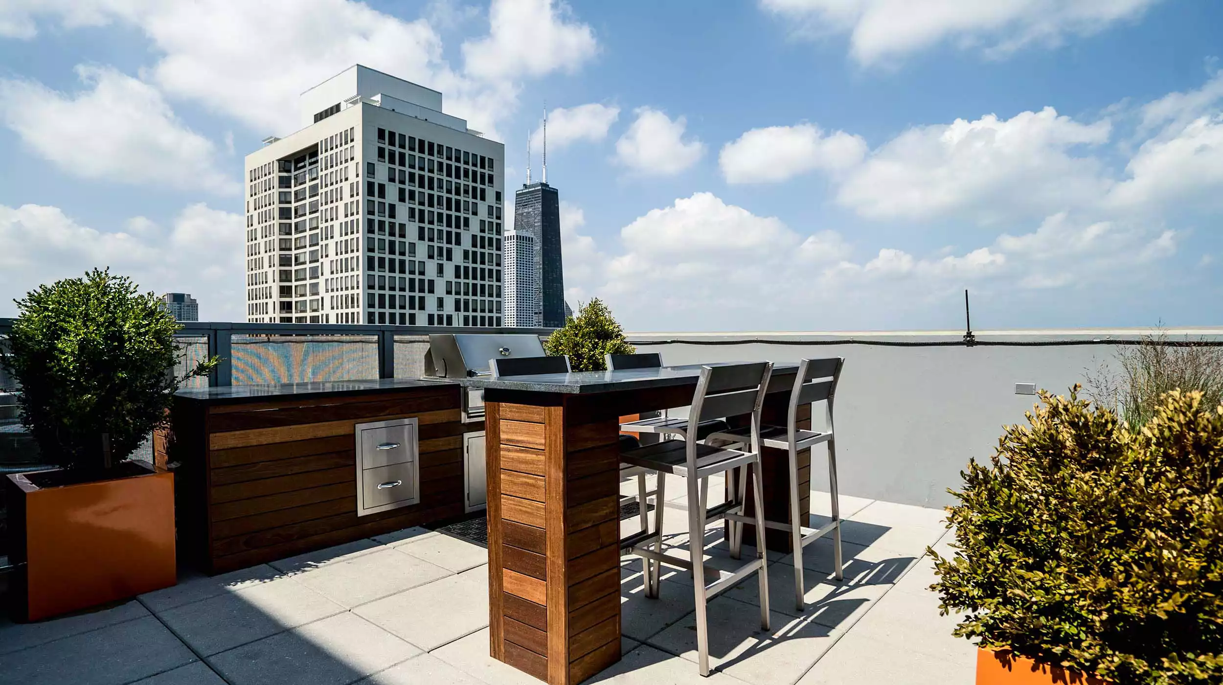 Chicago Roof Deck Projects a Lake Shore Drive – North Tower at 600 N. 