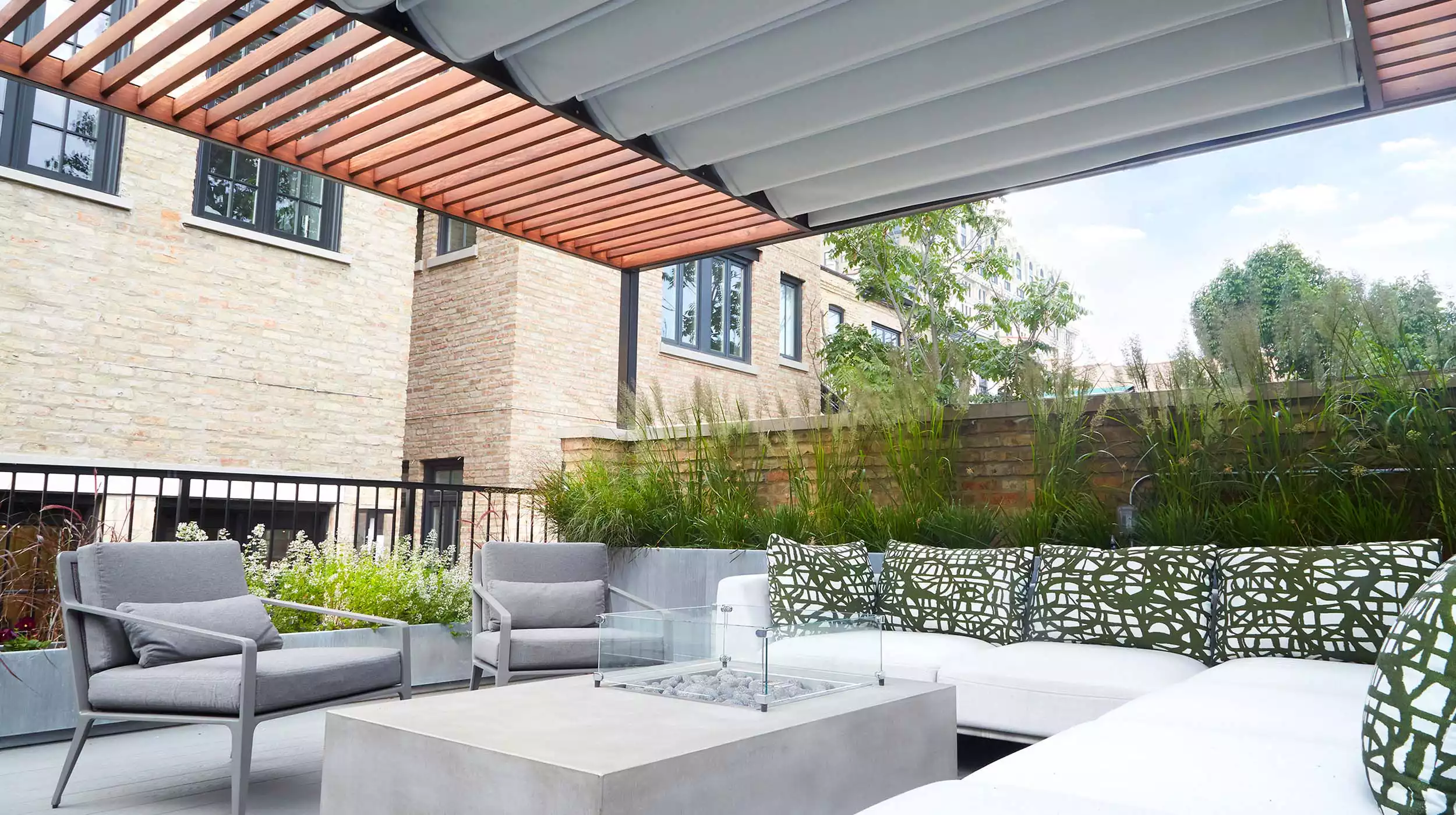 Chicago Roof Deck Projects Clean & Crisp Corradi Shade System Photo 6