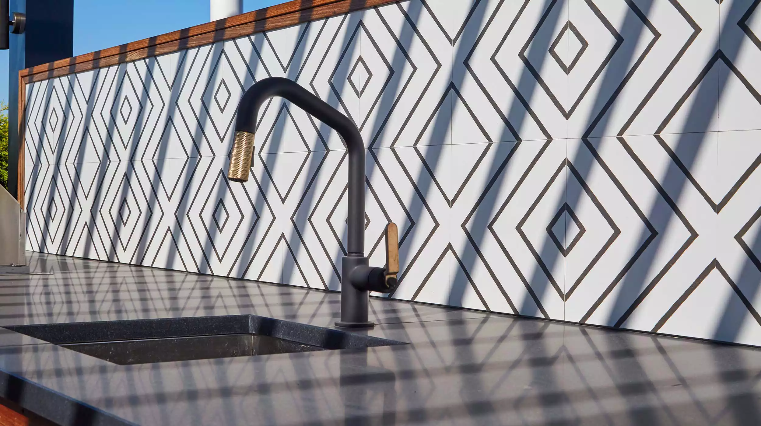 Chicago Roof Deck Projects Operable Alu Shade & Funky Finishes Photo 5