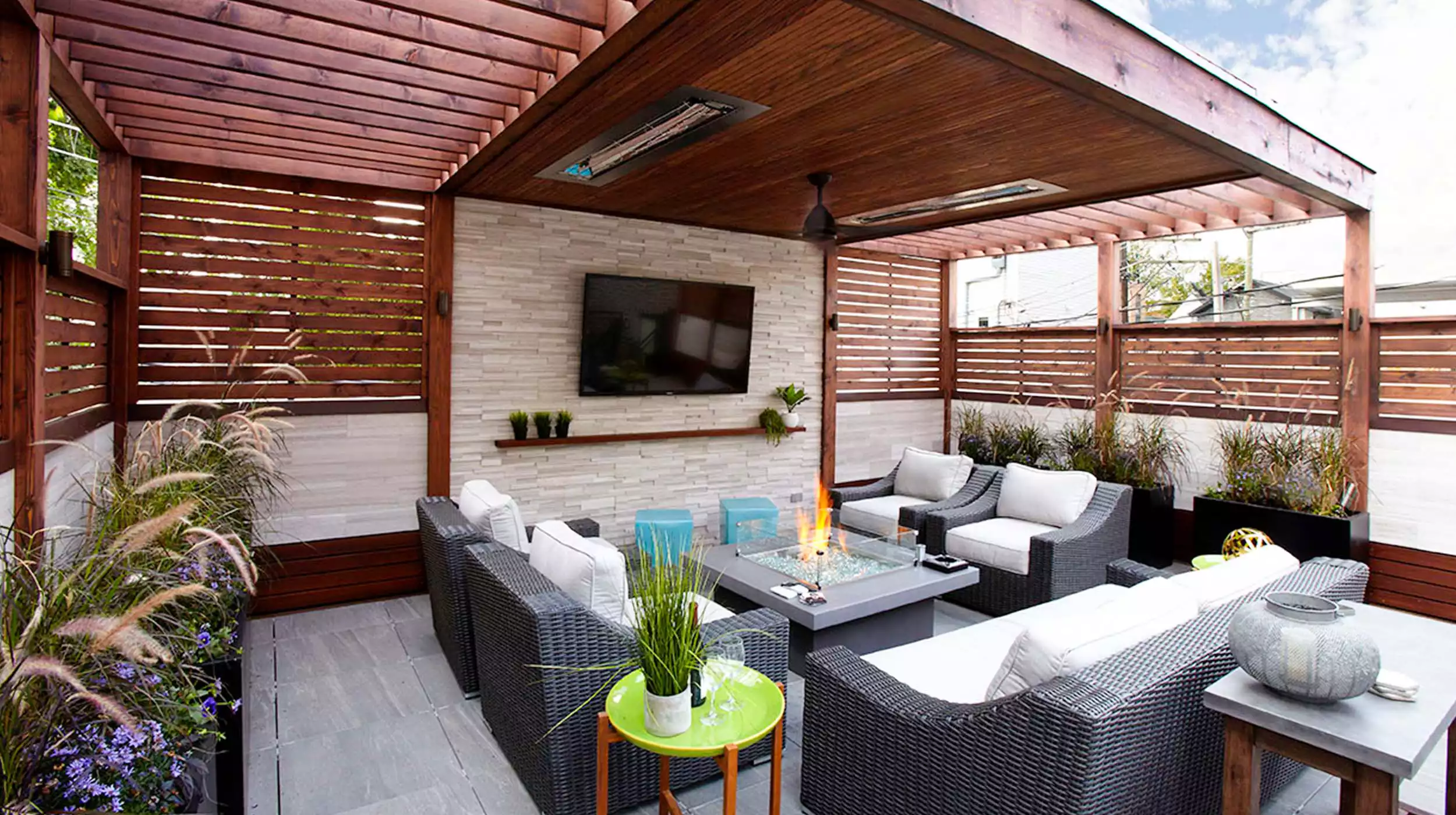 Chicago Roof Deck Beyond the Basics: Advanced Audio/Video Systems for Your Dream Outdoor Retreat Main Photo 4