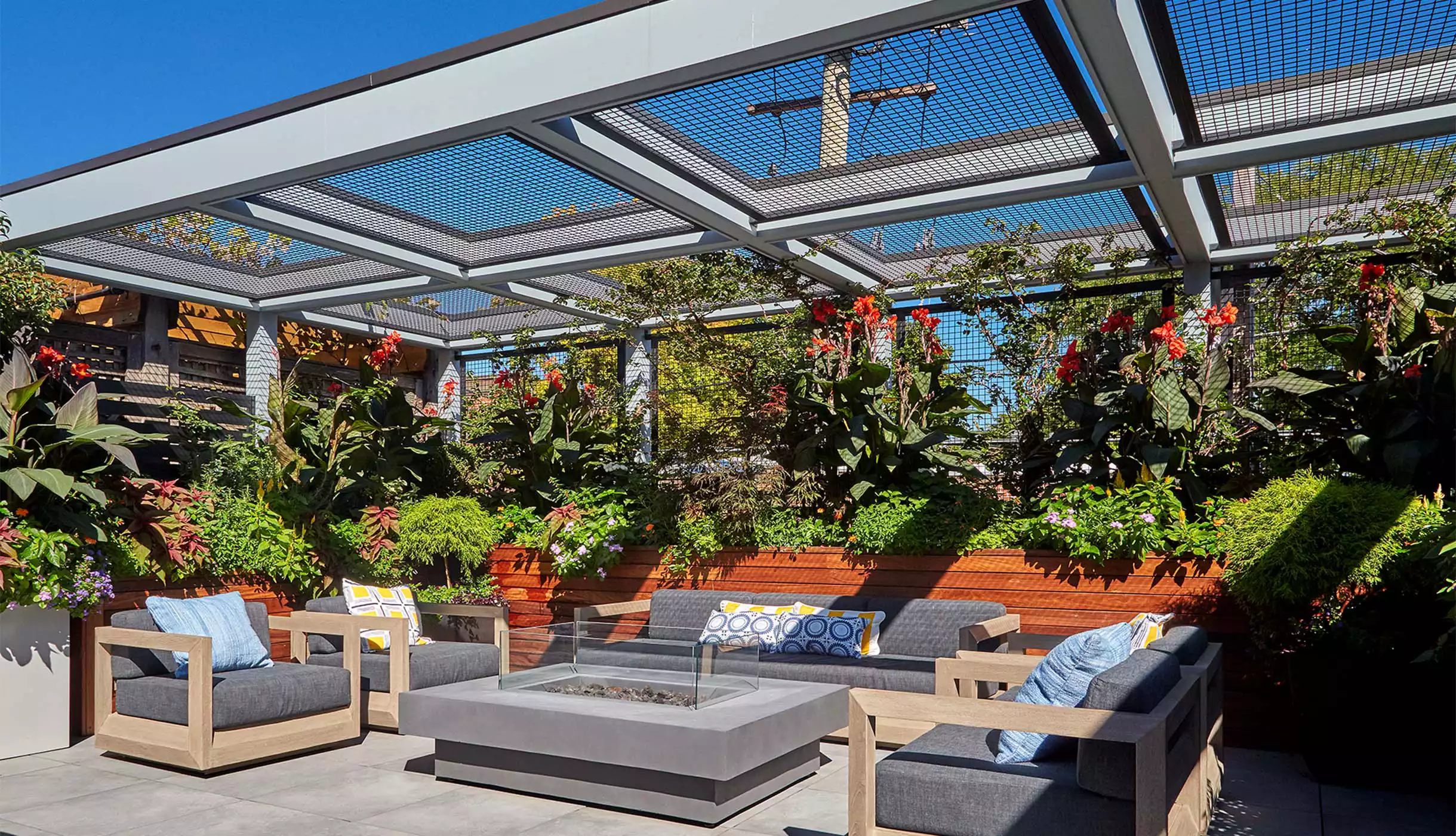 Chicago Roof Deck Projects Lush & Leafy Lincoln Park Retreat Photo 1