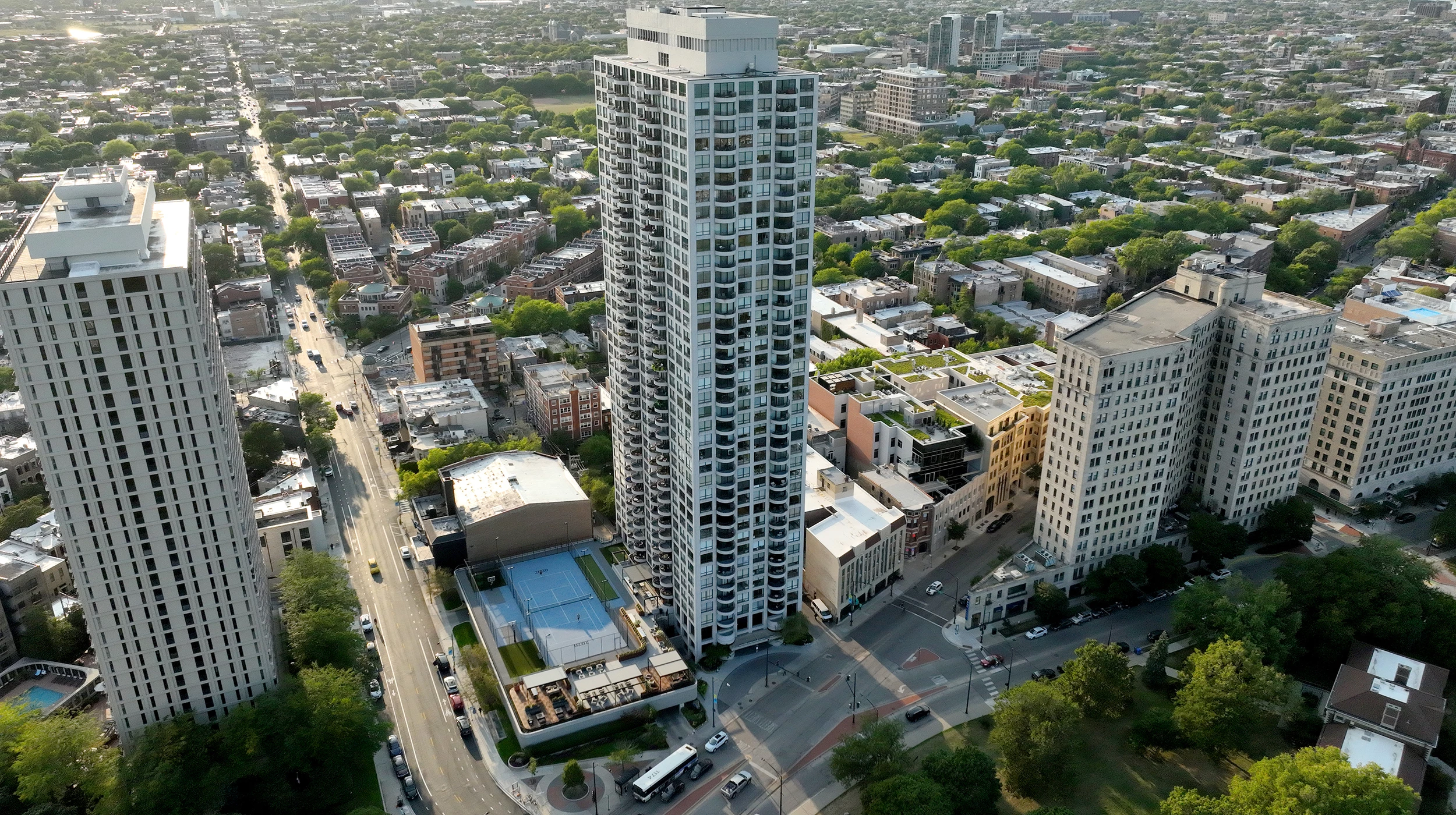 Chicago Roof Deck Projects The Urban Play & Chill Deck ▹ Photo 7