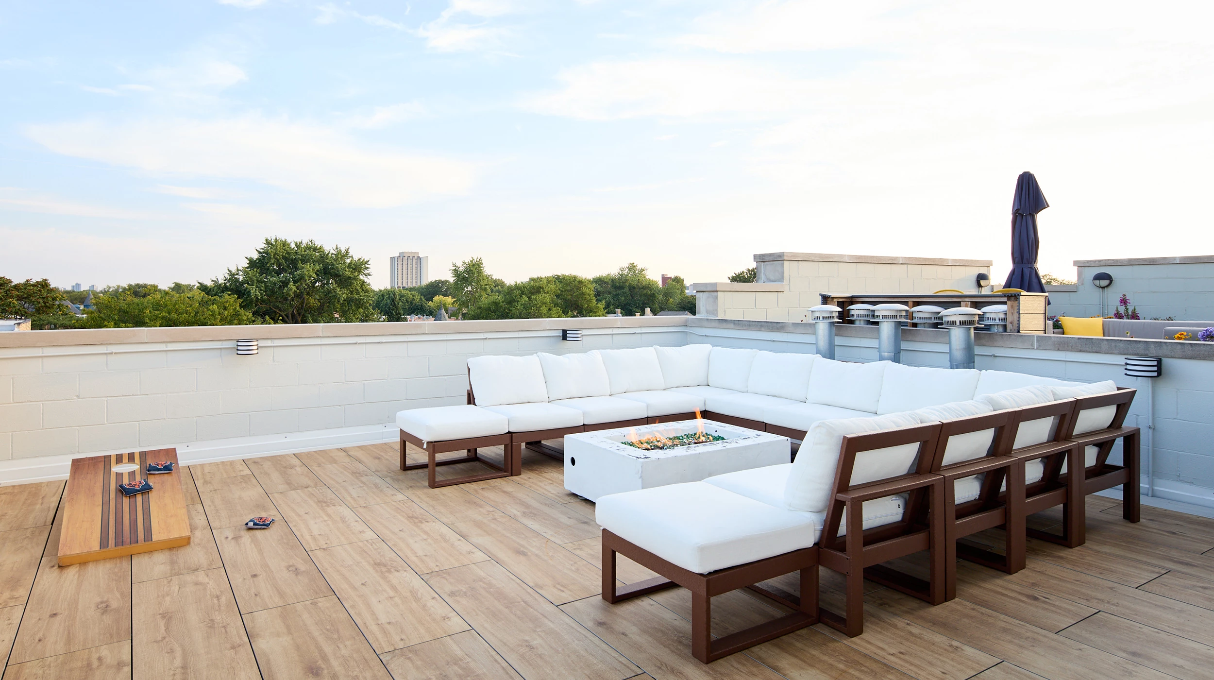 Chicago Roof Deck Projects Sunset Bar & Lounge ▹ Photo 4