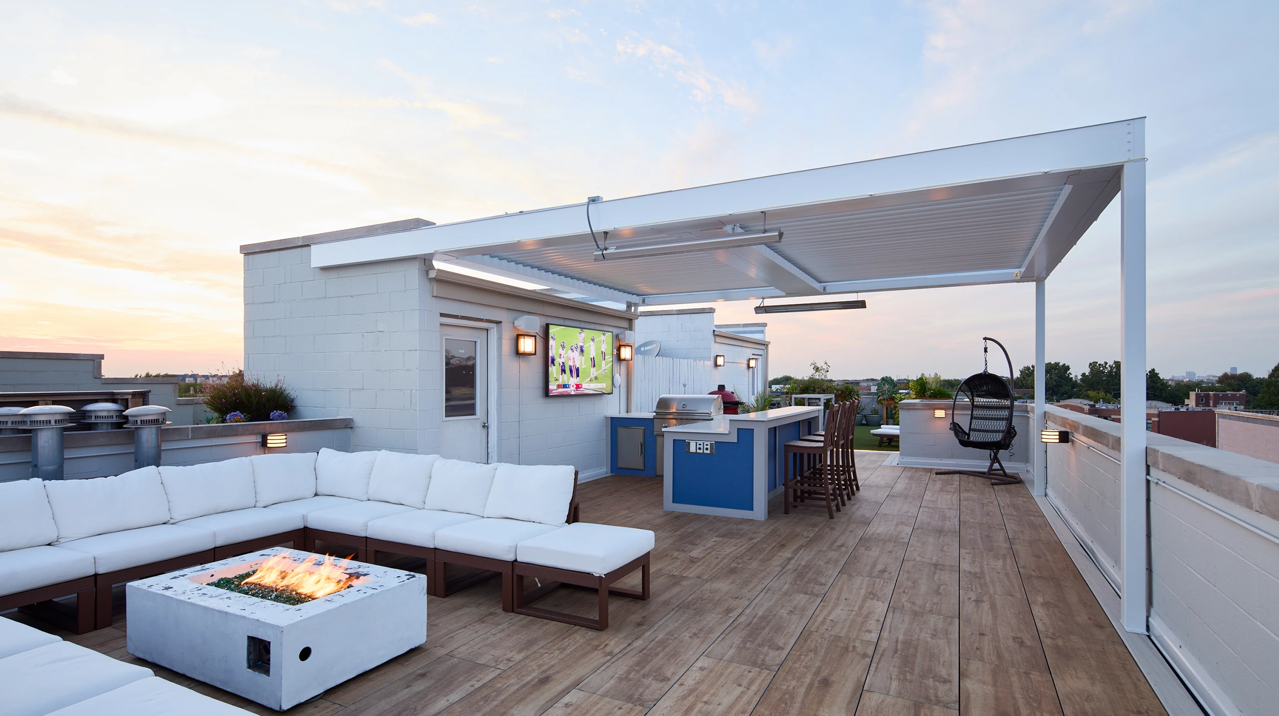 Chicago Roof Deck Projects Sunset Bar & Lounge ▹ Photo 2