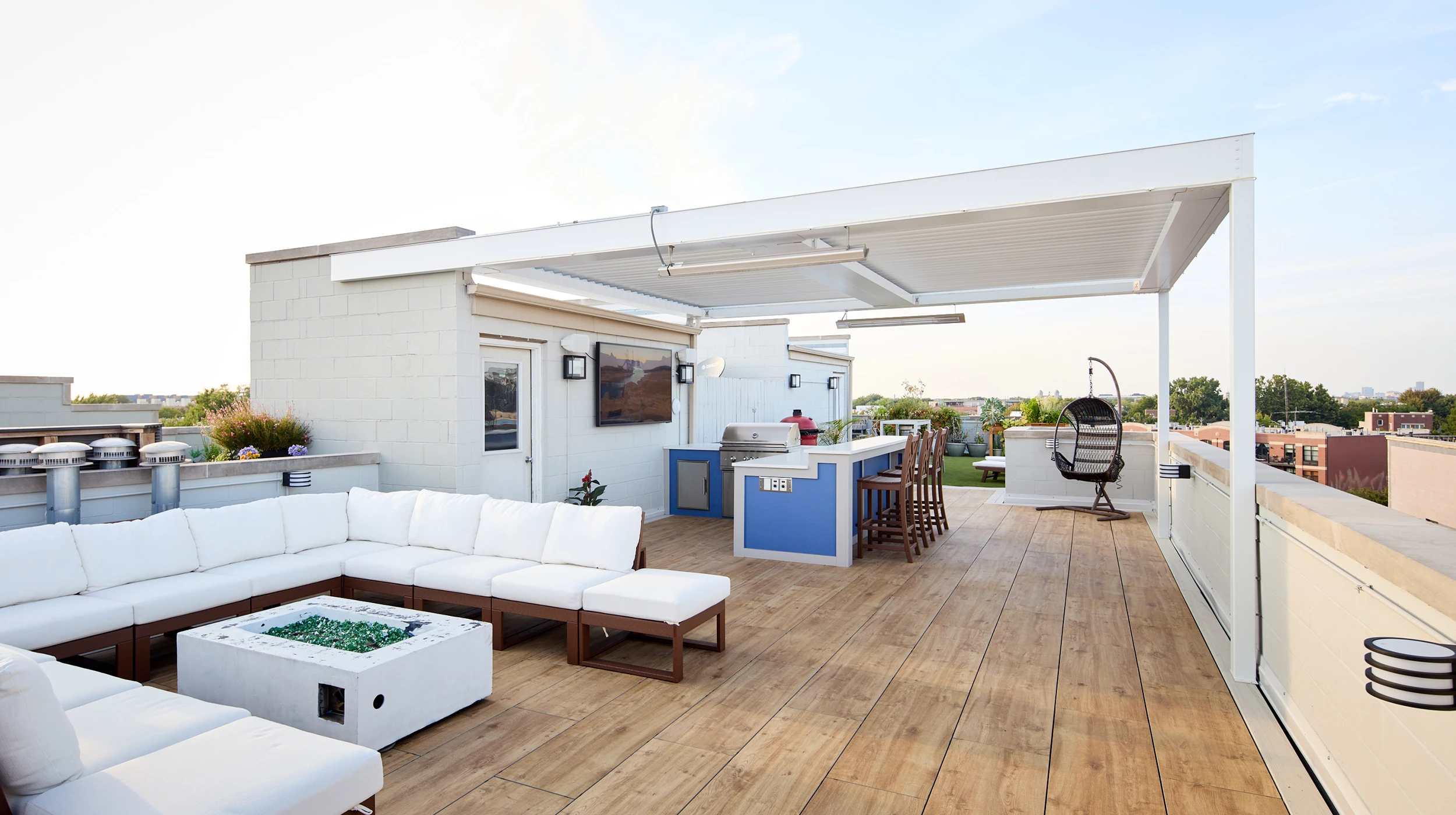 Chicago Roof Deck Sunset Bar & Lounge ▹ 