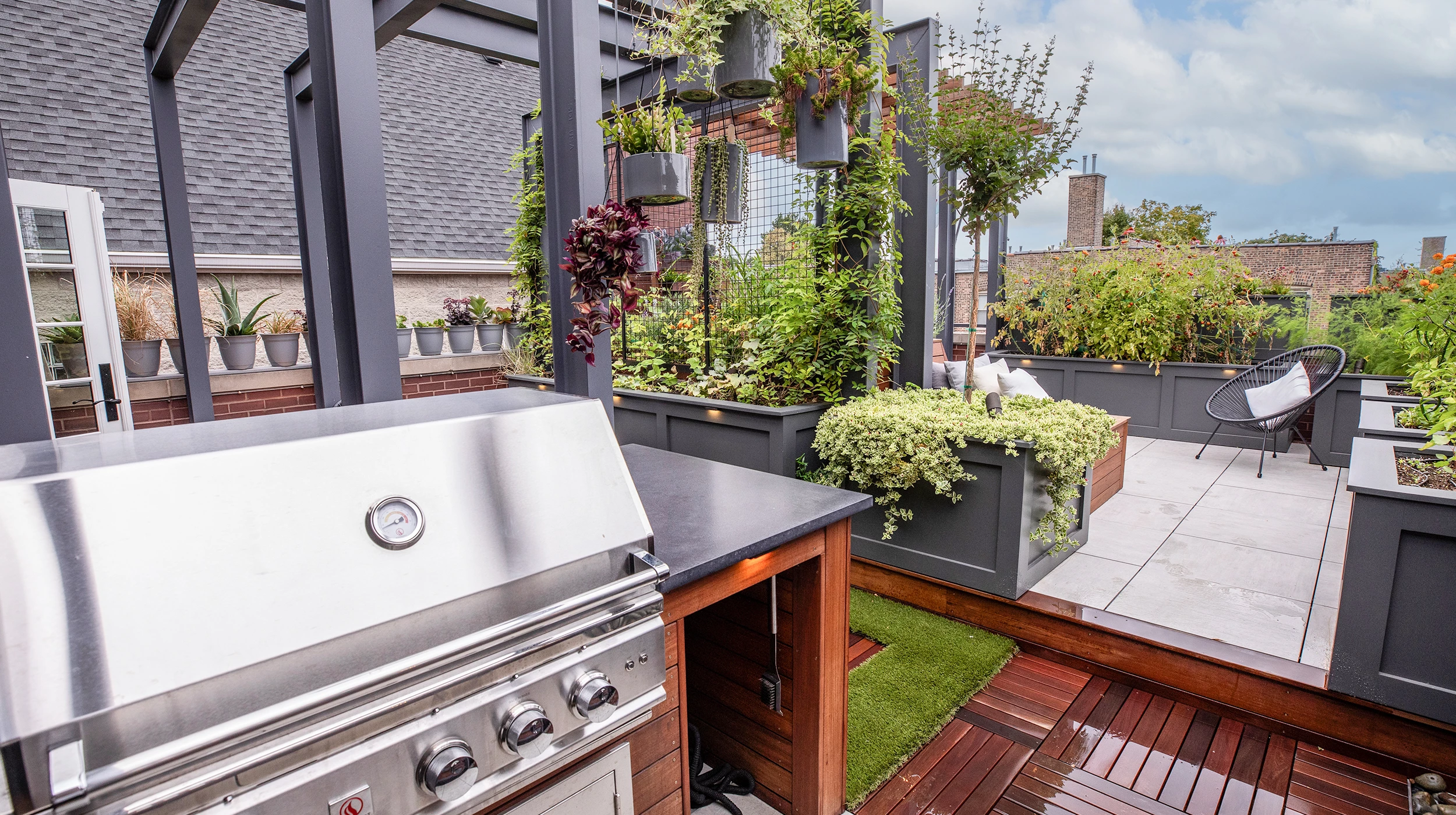 Chicago Roof Deck Projects Urban Green Sanctuary ▹ Photo 3