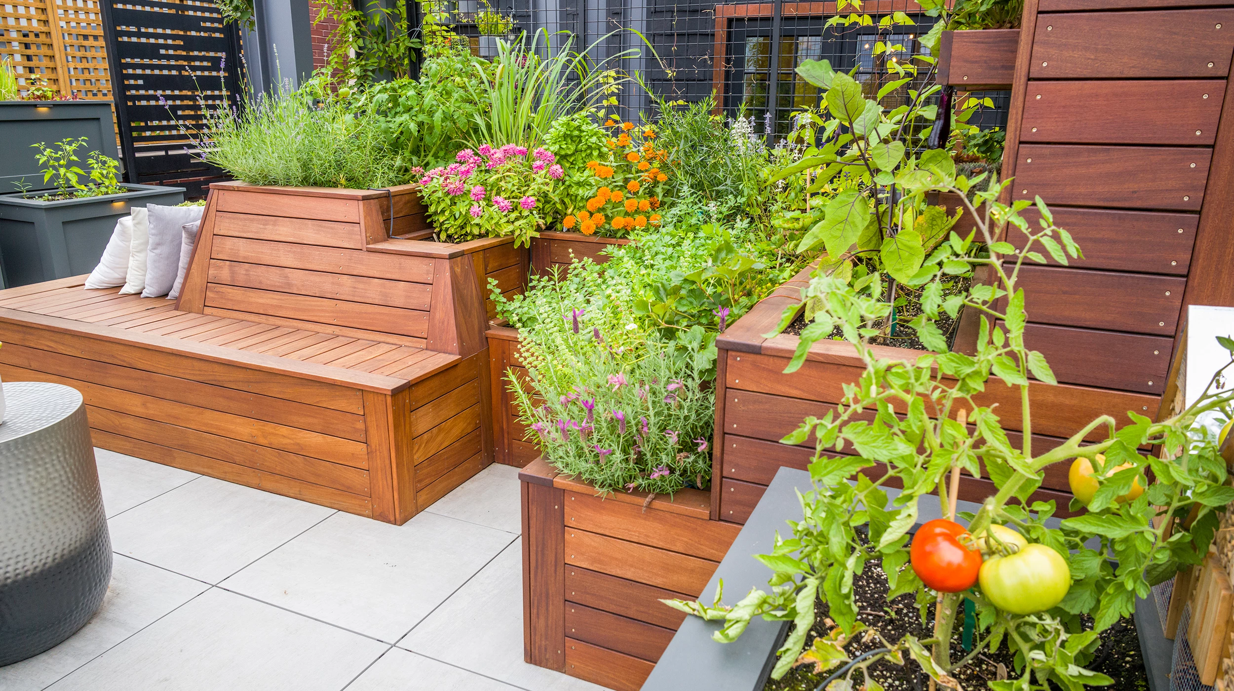 Chicago Roof Deck Projects Urban Green Sanctuary ▹ Photo 4