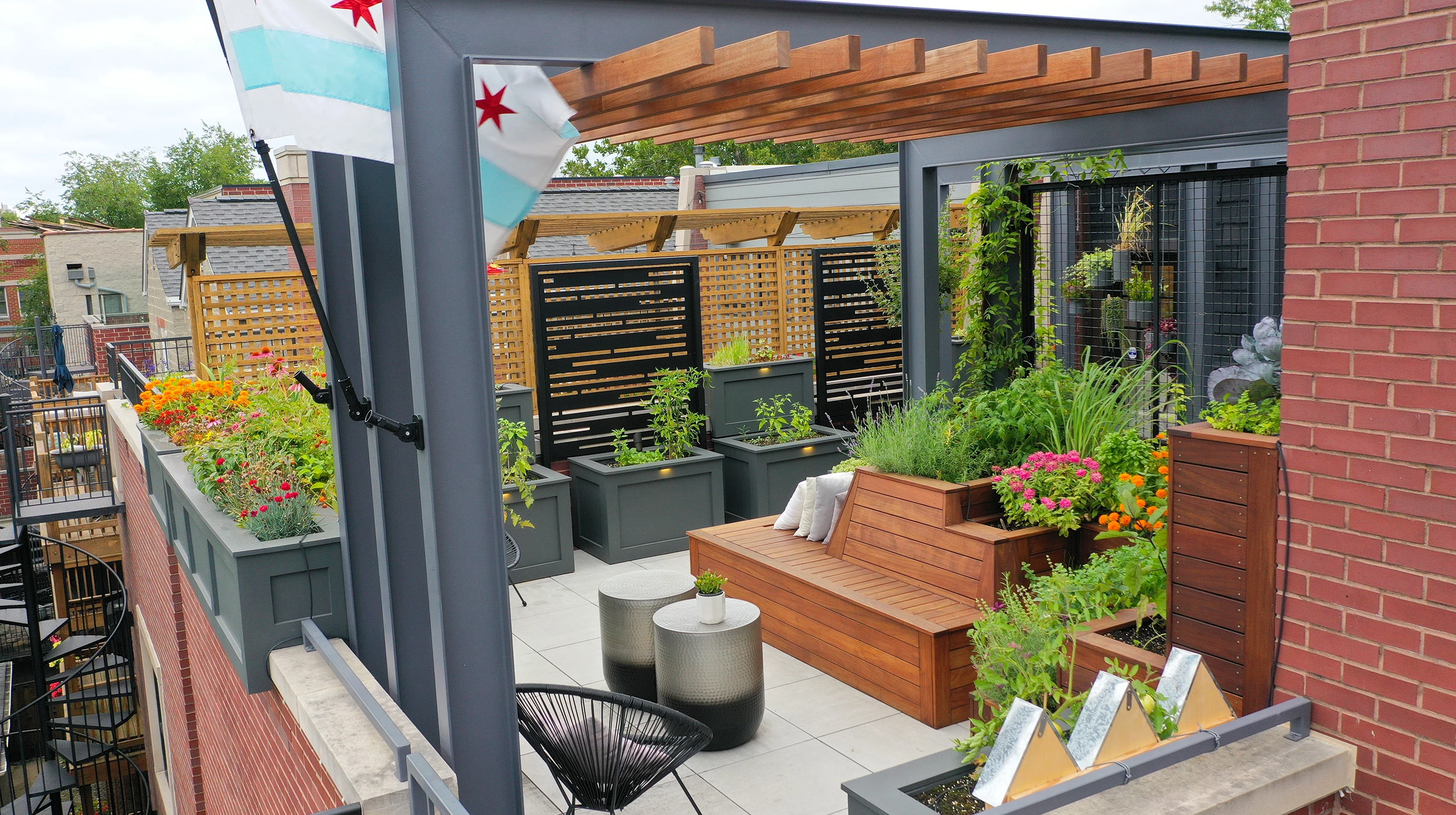 Chicago Roof Deck Projects Urban Green Sanctuary ▹ Photo 5