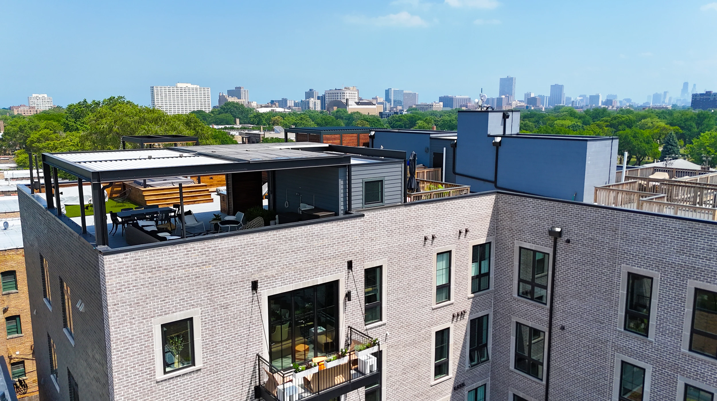 Chicago Roof Deck Projects The Rooftop Collective ▹ Photo 5