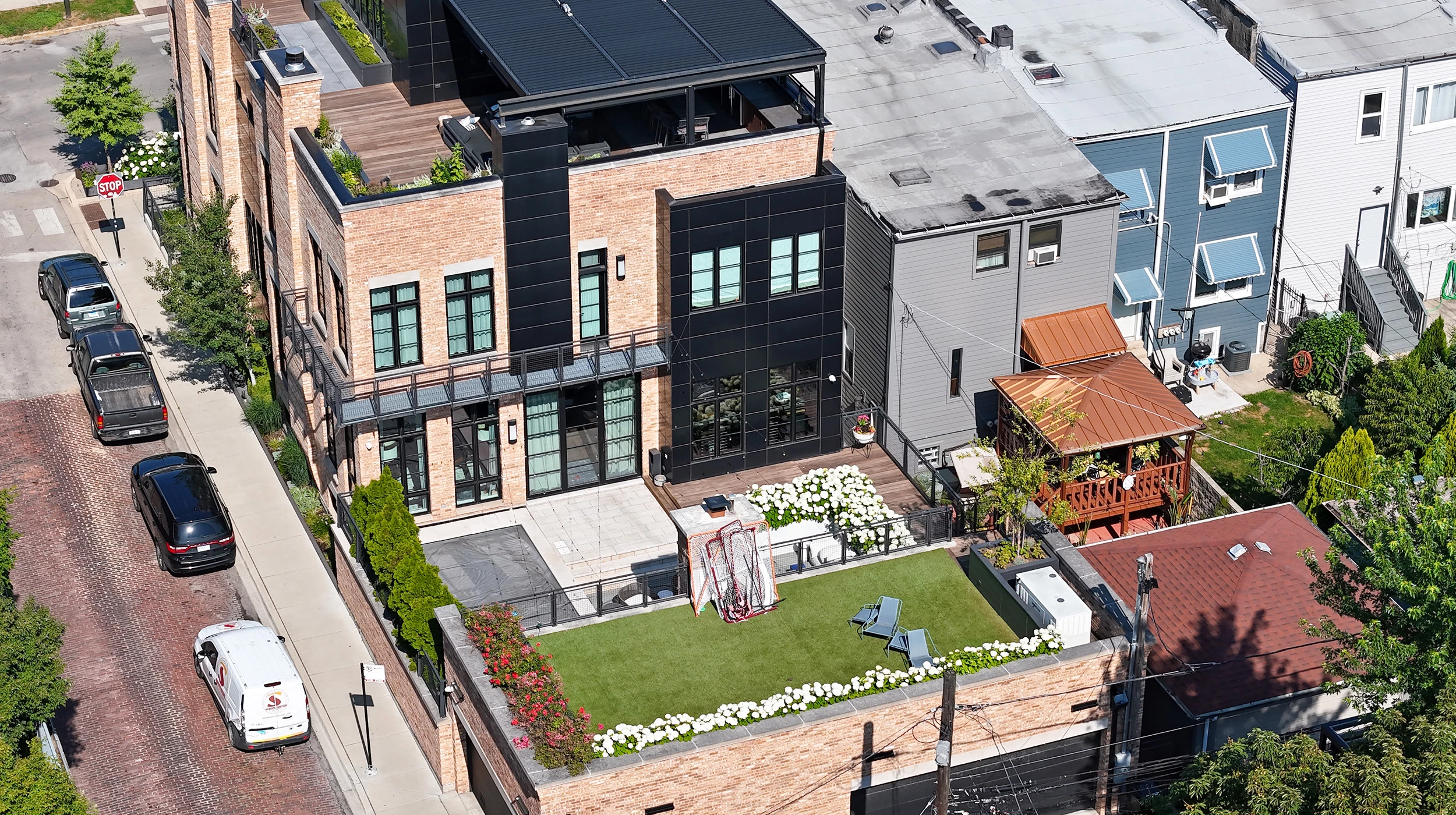 Chicago Roof Deck Projects The 606 Greenway Haven ▹ Photo 5