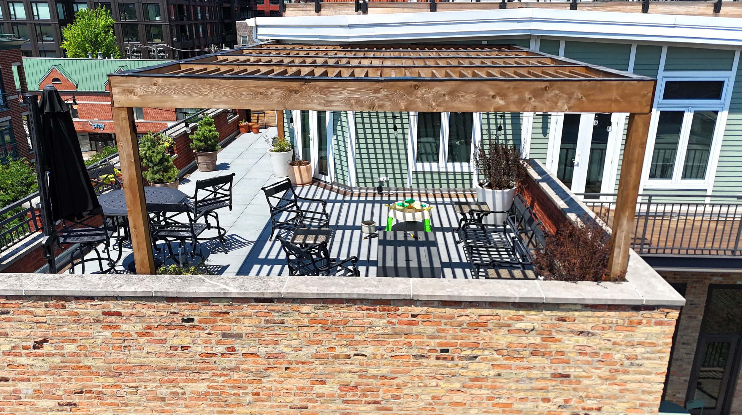 Chicago Roof Deck Projects Pergola Haven in the City ▹ Photo 4