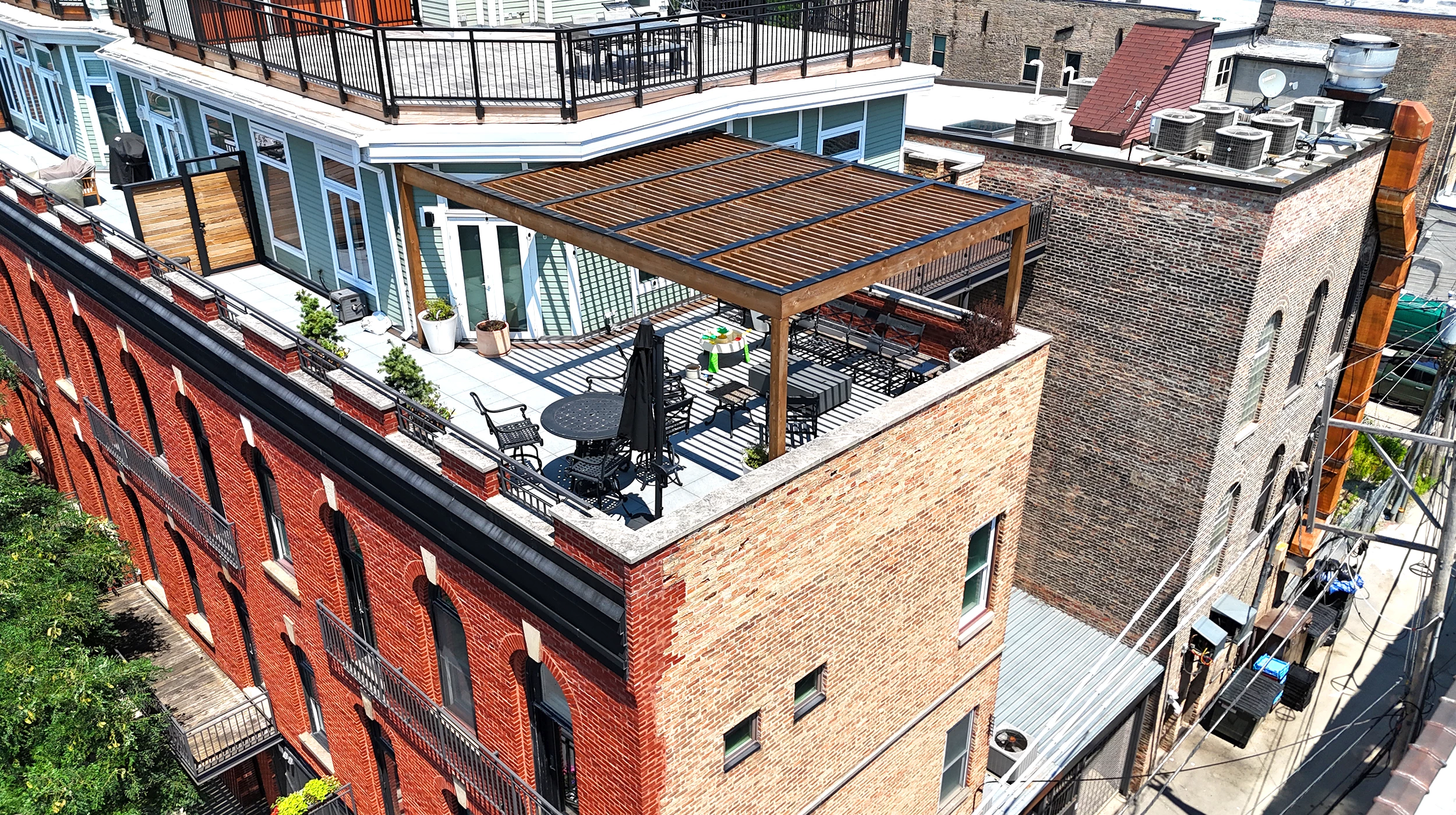 Chicago Roof Deck Projects Pergola Haven in the City ▹ Main Photo