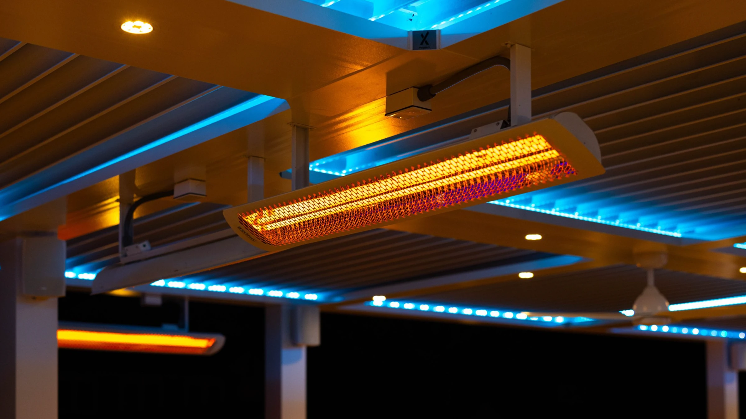 Chicago Roof Deck Element Pergola Heat System Main Photo